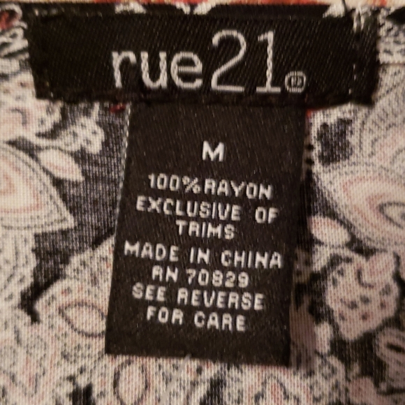 Rue21 women rompers pit to pit 20 Waist 13 - Picture 3 of 8